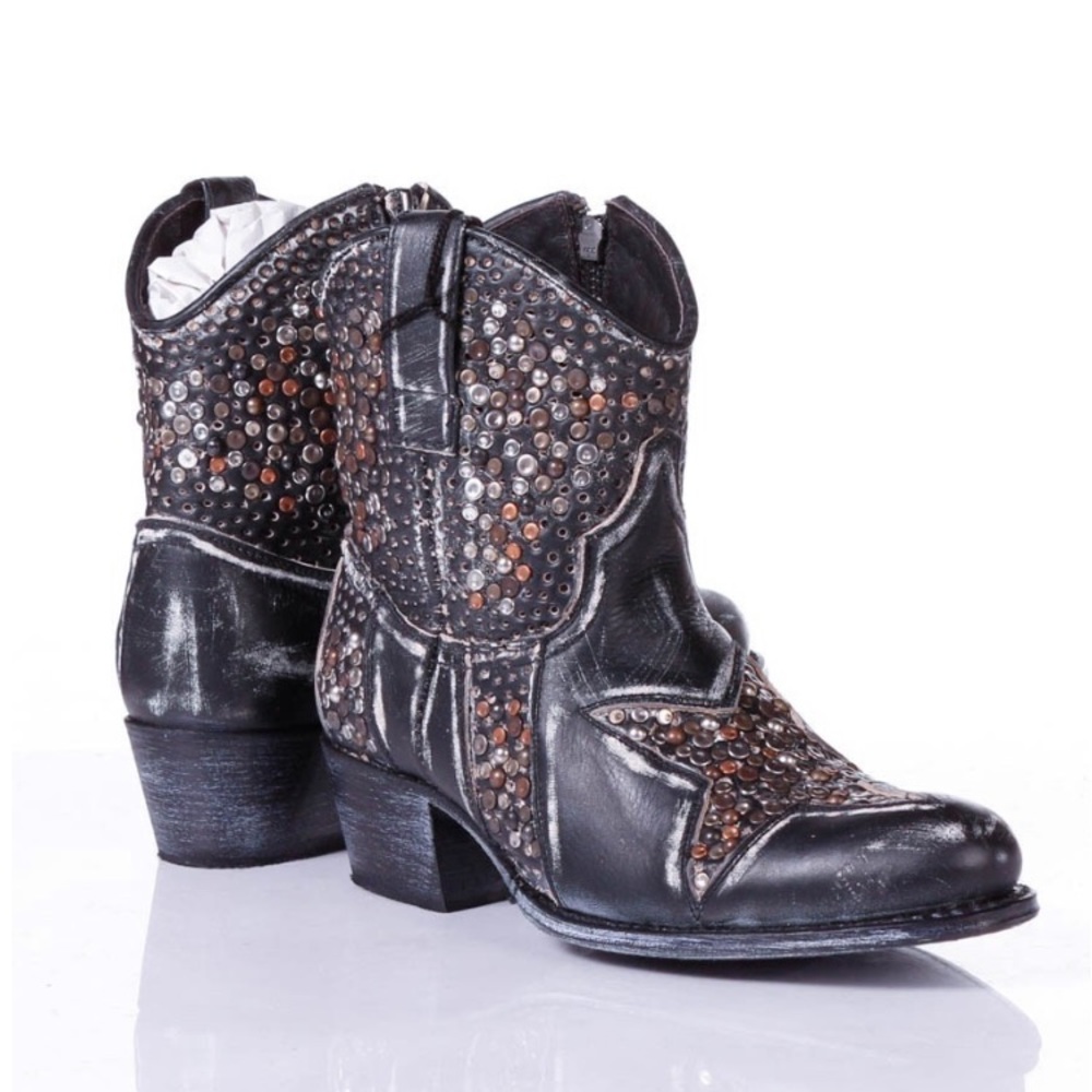 FRYE Deborah Star studded boots nwt size 6M